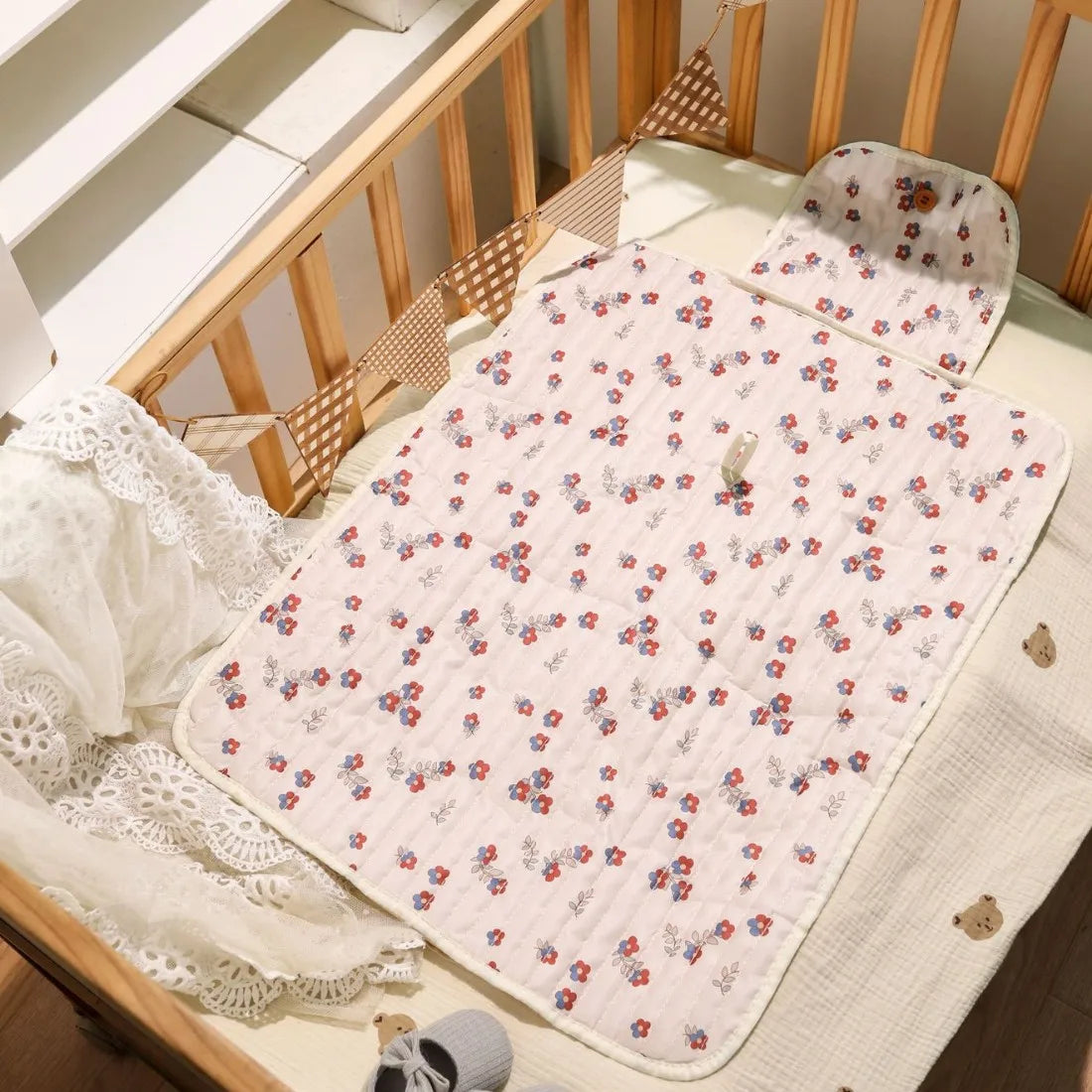 un-matelas-a-langer-nomade-deplie