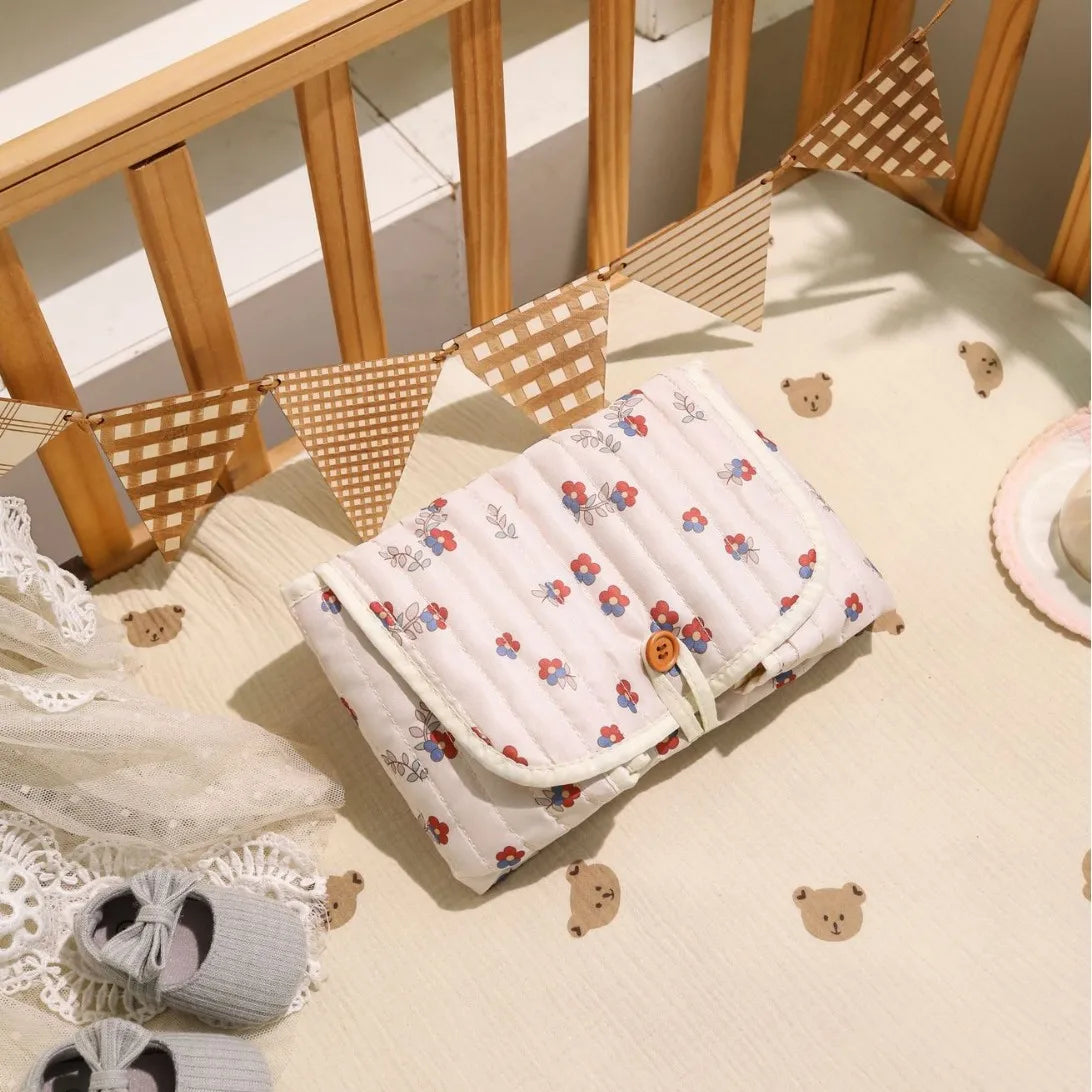 un-matelas-a-langer-nomade-joli