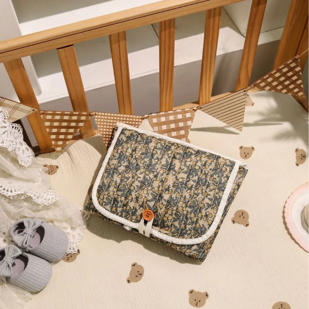 un-matelas-a-langer-nomade-pliable