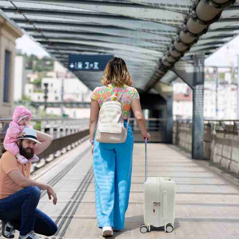 valise-pour-enfant-gare
