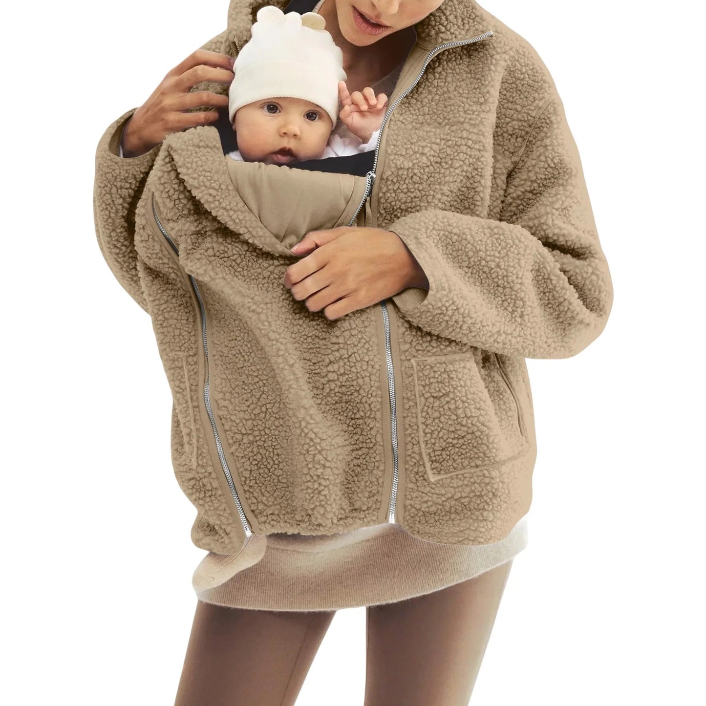 Veste taupe illustrant la poche de portage detachable grace aux zips lateraux, transformable en veste classique une fois bebe grandi.